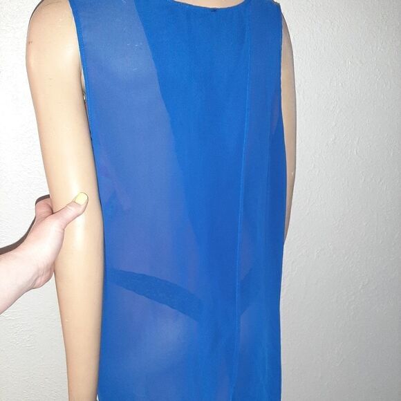 Rouge collection 2X sleeveless blue shirt w design - Picture 7 of 9